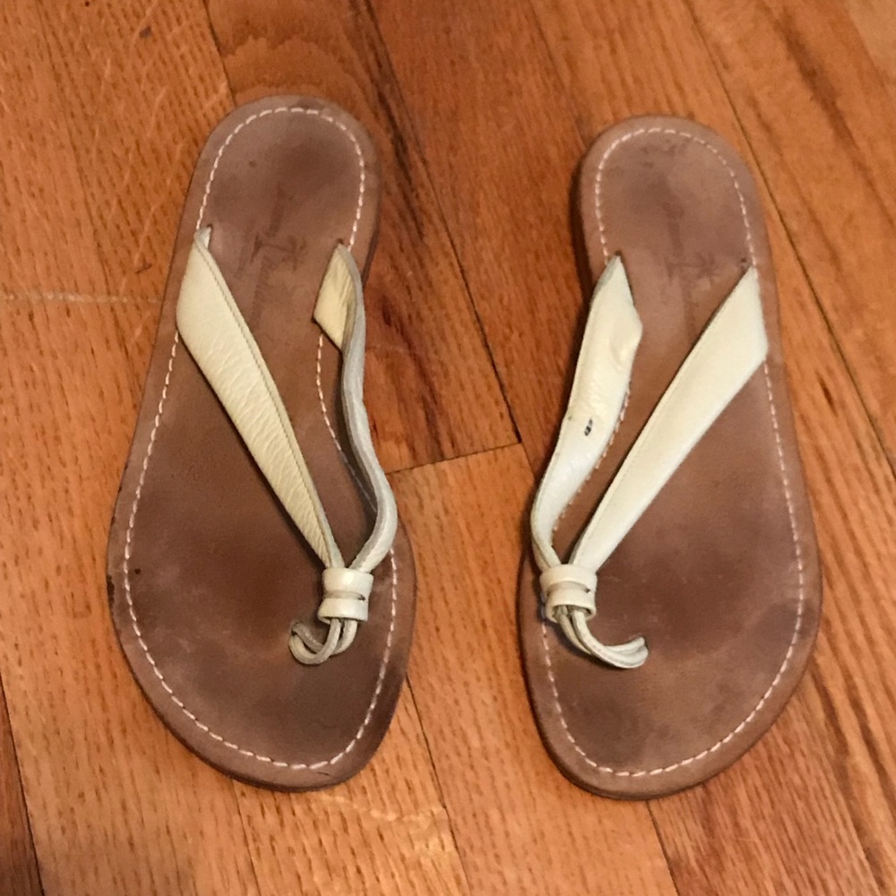 Tommy Bahamas flip flops 🌴
